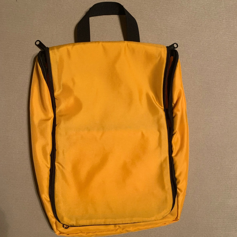 LL BEAN TRAVEL HANGING TOILETRY BAG-PERSONAL ORGANZIER-YELLOW